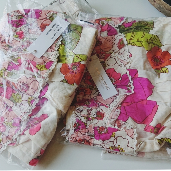 Love The Label Off Shoulder Ruffle Top Retro Print - Picture 7 of 7